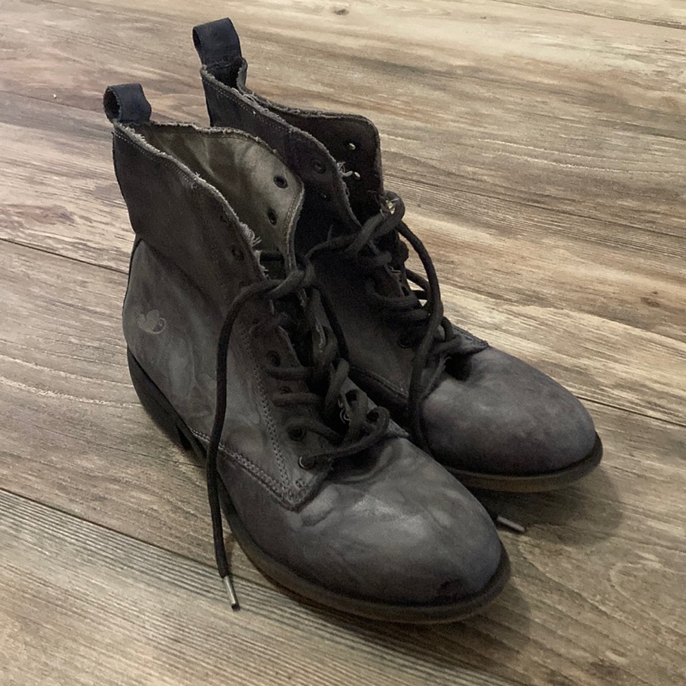 Jelonini Women’s Gray Boots NWT Size 39